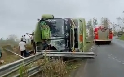 Lật xe buýt khiến 10 người tử vong, 16 người bị thương