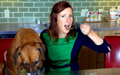 Nghề "hot" kỳ quặc nhất thế giới: Nếm thức ăn cho chó  lương gần 2 tỷ đồng/năm