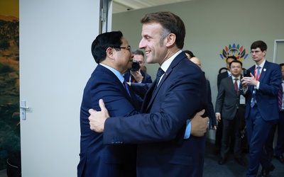 Thủ tướng Phạm Minh Chính gặp Tổng thống Pháp Emmanuel Macron