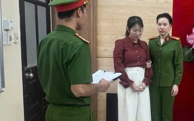 Bắt nguyên phó giám đốc phòng giao dịch của một ngân hàng