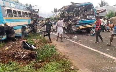 2 xe buýt tông nhau trực diện, 6 người tử vong, 32 người bị thương