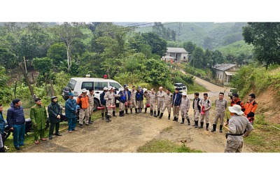 Sau mưa lũ lộ ra "thứ không muốn thấy"