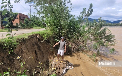 "Mưa xuống là không dám chợp mắt": Làng vùng cao đối mặt nguy cơ mất nhà, mất đường trong lũ
