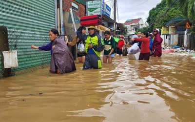 Khánh Hoà: Hỗ trợ mỗi học sinh vùng bị ngập lụt 300.000 đồng mua đồng phục