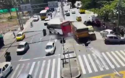 Xe tải hỏng phanh đâm trúng 12 phương tiện trên đường