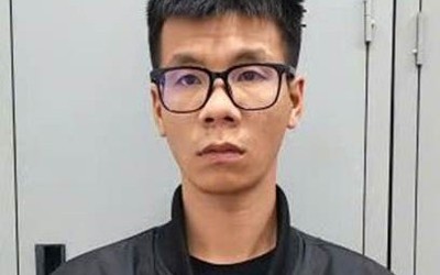 Tạm giữ lái xe ôm nhận giao hàng rồi chiếm đoạt điện thoại của khách