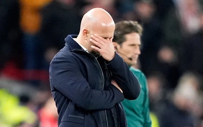 HLV Arne Slot nói gì giữa tin đồn bị Liverpool sa thải?