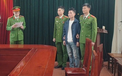 Bắt đối tượng đánh vỡ đầu Tổ trưởng an ninh vì bị nhắc đội mũ bảo hiểm