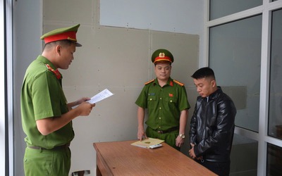 Lập đơn khống chiếm đoạt tiền hàng của công ty, một nhân viên bị khởi tố