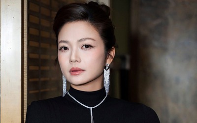 NSƯT Kiều Anh gây chú ý với vẻ đẹp mặn mà, cuốn hút ở tuổi U50