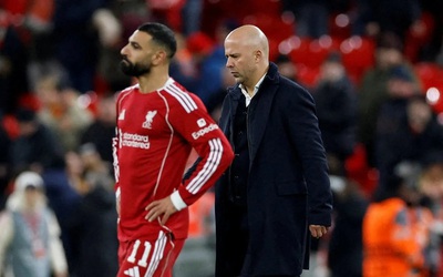 HLV Arne Slot phá vỡ im lặng giữa lúc Liverpool lao dốc không phanh