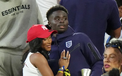 Ngôi sao của Arsenal Saka chính thức cầu hôn với bạn gái