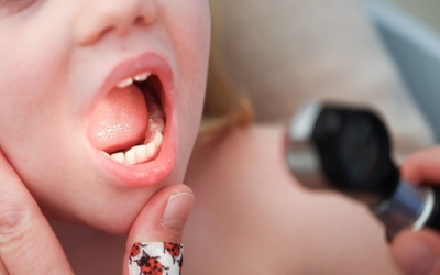 Bị ho, bé trai tử vong sau khi bác sĩ "cho nhầm liều" thuốc