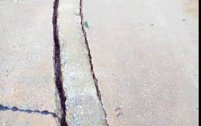 Xuất hiện vết nứt dài trên đường Hồ Chí Minh nhánh Tây qua Quảng Trị