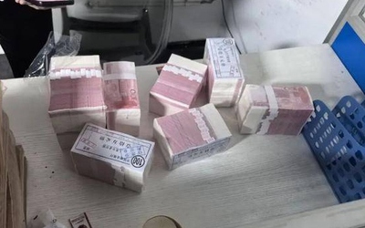 Phát hiện chiếc vali lạ chứa 2,9 tỷ đồng trong căn phòng bỏ trống