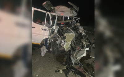 15 người tử vong khi xe buýt đâm vào xe tải đang dừng đỗ