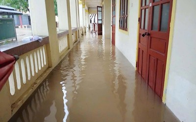Hơn 18.000 học sinh Hà Tĩnh nghỉ học do mưa lũ