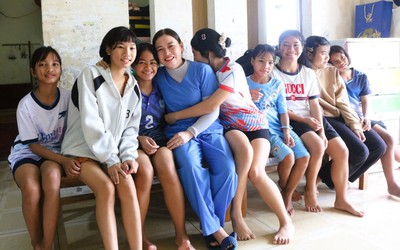 Chuyện ít biết về nghề điều dưỡng đặc biệt và "toa thuốc chữa lành" trái tim tổn thương