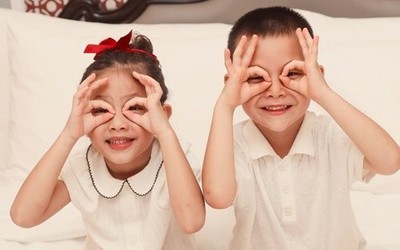 Hình ảnh ngọt ngào nhân dịp sinh nhật của cặp song sinh nhà Hồ Ngọc Hà - Kim Lý