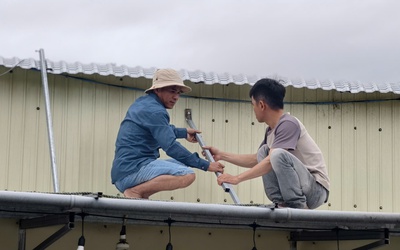 Quảng Ngãi “căng mình” trước bão số 13: Ngư dân chạy đua neo tàu, dân ven biển gia cố nhà cửa