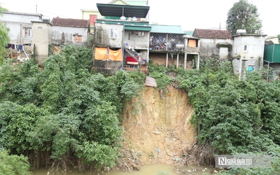 Nhiều hộ dân canh cánh nỗi lo mất nhà, mất đường vì sạt lở