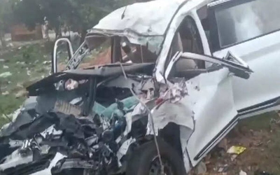 8 người tử vong khi ô tô con tông trực diện xe tải trong đêm