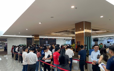 Giữ vị trí kim cương tại Vinhomes Green Paradise, Vịnh Ngọc khiến khách xếp hàng dài xuyên trưa vì sợ bỏ lỡ cơ hội