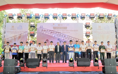 MIT University ghi dấu ấn với kỳ thi Olympic Vật lý Sinh viên Toàn quốc 2025