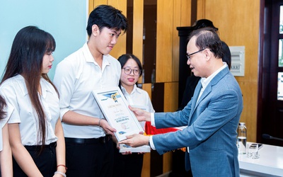 Eximbank trao học bổng trị giá 300 triệu đồng cho sinh viên Đại học Kinh tế Thành phố Hồ Chí Minh