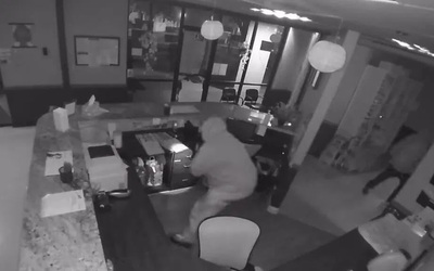 Trộm đột nhập bệnh viện, nhiều bình tro cốt bị lấy đi