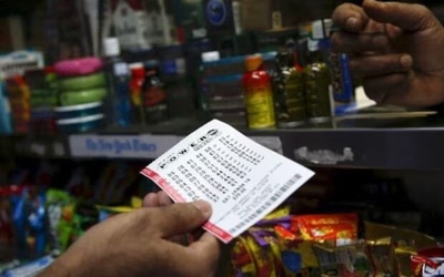 Trúng số độc đắc gần 4,4 tỷ đồng, cả gia đình sợ hãi bỏ trốn