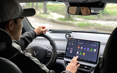 Chọn VinFast VF 6 làm xe đầu đời, chủ xe chia sẻ: Dùng gia đình yên tâm, làm dịch vụ cũng hời