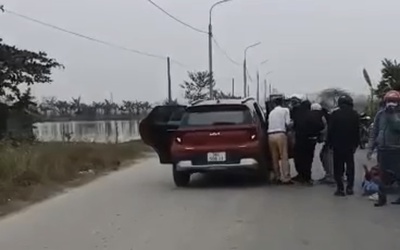 Dừng xe cứu nạn nhân bất tỉnh, Đại úy CSGT nói câu khiến cộng đồng cảm phục