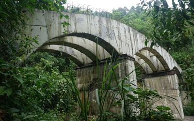 Đường vào di tích Hội thề Lũng Nhai thi công dang dở, bỏ hoang 3 năm qua