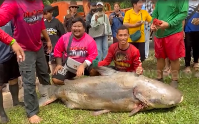 Người đàn ông bắt được “thủy quái” nặng 200kg trên sông