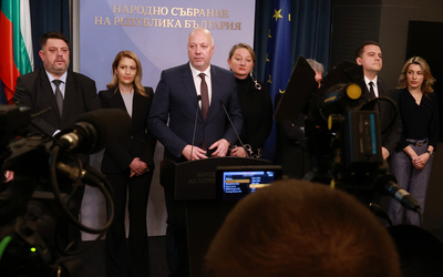 Chính phủ Bulgaria từ chức ngay trước khi bị bỏ phiếu bất tín nhiệm