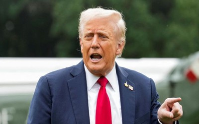 Tổng thống Donald Trump “thất vọng” với Kyiv và Moscow