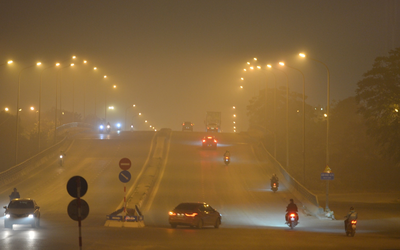 Hà Nội vẫn nghẹt thở vì ô nhiễm không khí, mưa nhỏ không giúp ích được nhiều