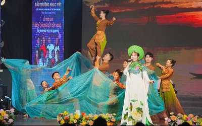 Nữ điều dưỡng chiến thắng Quán quân Đấu Trường Nhạc Việt 2025 ở tuổi ngoài 50