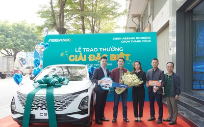 ABBANK trao thưởng xe OMODA C5 cho doanh nghiệp trúng giải đặc biệt chương trình “Chọn ABBANK Business – Chọn Thành công”