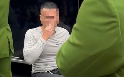 Biểu hiện "lạ" của tài xế trong vụ ô tô lật sau khi 3 xe tông nhau