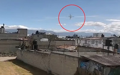 Máy bay lao thẳng xuống đất, 10 người tử vong thương tâm