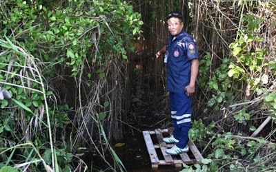 Đi câu cá, ngư dân phát hiện ra cảnh tượng đáng sợ trong bụi cây