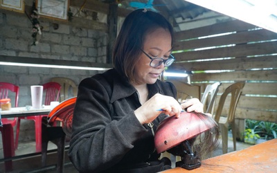 Độc đáo nghề làm tóc giả ở Hà Tĩnh, mở lối sinh kế ngay tại nhà cho người dân