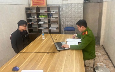 Chia tay bất thành, nam thanh niên tạt dung dịch tẩy bồn cầu vào người tình