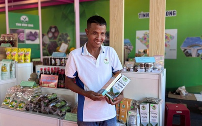 Lá nghệ bị bỏ đi thành "chìa khóa" khởi nghiệp của thạc sĩ hóa học