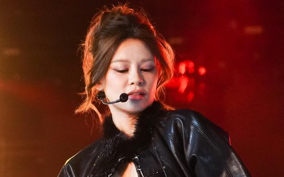 Nữ ca sĩ đình đám khiến cõi mạng "dậy sóng" với nhan sắc quyến rũ ở tuổi 36