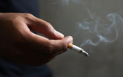 Người phụ nữ đệ đơn ly hôn vì phát hiện chồng mình hút thuốc