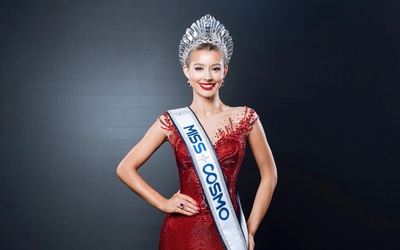 Nhan sắc hút hồn của Miss Cosmo 2025 Yolina Lindquist