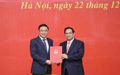 Thủ tướng trao quyết định giao Quyền Bộ trưởng Bộ Công Thương